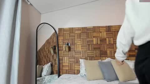 Snapshot of rihannadeep chatting on 10.08.25 Sara online show from 10.08.25