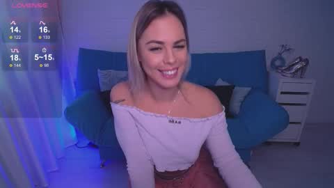 Snapshot of rikaraily chatting on 11.11.25 Rika online show from 11.11.25