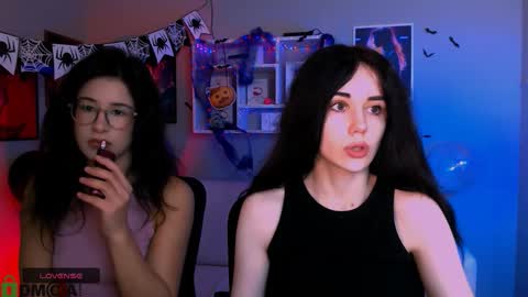 Snapshot of riley_sanders chatting on 10.30.25 Meow online show from 10.30.25