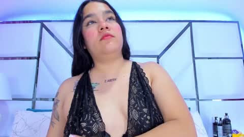 Snapshot of rileysweett chatting on 01.27.25 Riley online show from 01.27.25