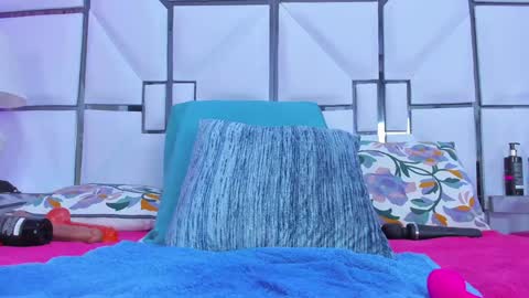 Snapshot of rileysweett chatting on 02.05.25 Riley online show from 02.05.25