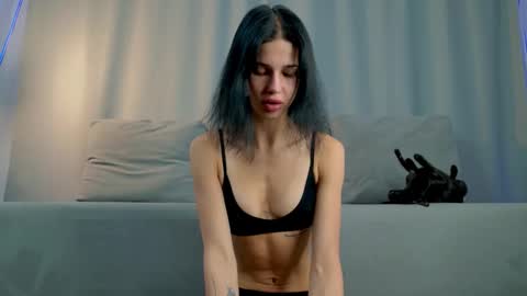 Snapshot of rinacain chatting on 11.10.25 RINA online show from 11.10.25