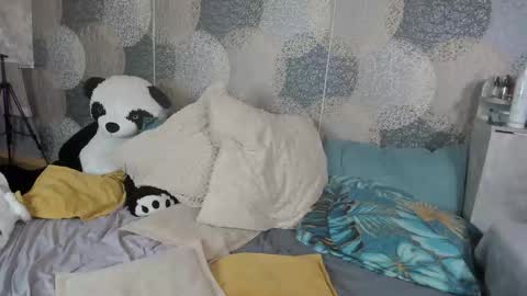 Snapshot of rindragon chatting on 10.27.25 Rina online show from 10.27.25