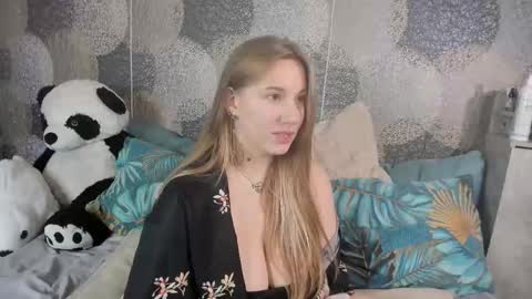 Snapshot of rindragon chatting on 10.28.25 Rina online show from 10.28.25