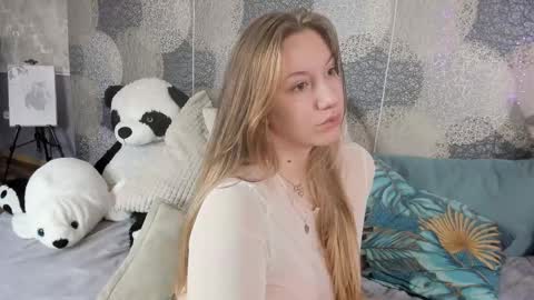 Snapshot of rindragon chatting on 11.02.25 Rina online show from 11.02.25