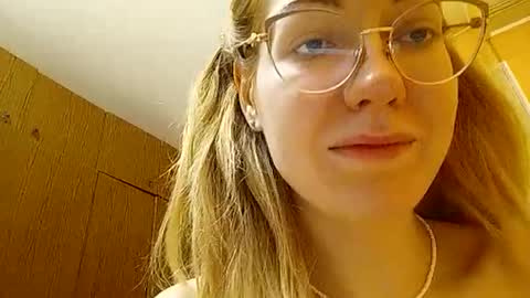 Snapshot of rinettawilss chatting on 12.31.24 RinettaWilss online show from 12.31.24