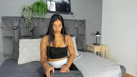 RIRI  online show from 10.18.25