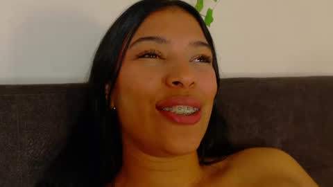 Snapshot of ririibrunette__ chatting on 06.11.26 RIRI online show from 06.11.26