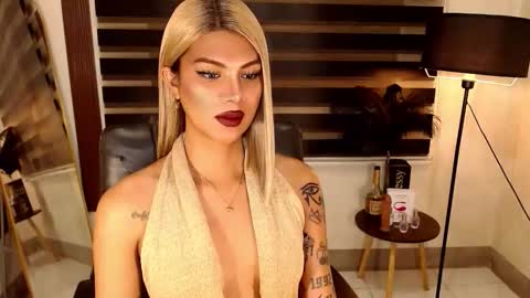 Snapshot of ririmoorets chatting on 10.24.25 riri online show from 10.24.25