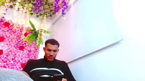 Snapshot of risitos_de_oro_ chatting on 10.28.25 Risitos De Oro online show from 10.28.25