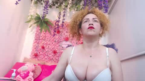 Snapshot of risitos_de_oro_ chatting on 11.06.25 Risitos De Oro online show from 11.06.25