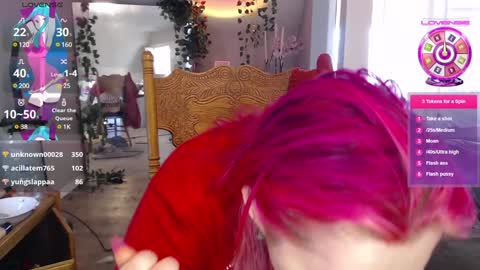 Snapshot of riskyren9 chatting on 01.08.25 Ren online show from 01.08.25