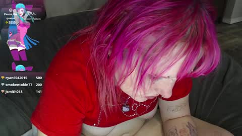 Snapshot of riskyren9 chatting on 01.12.25 Ren online show from 01.12.25