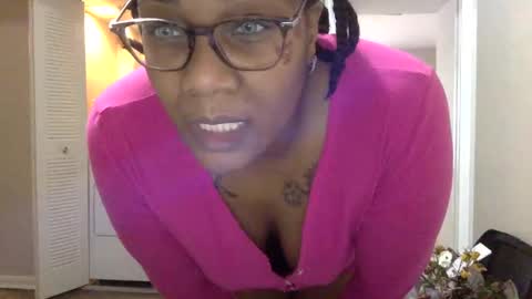 Snapshot of riversaint chatting on 01.21.25 River Saint online show from 01.21.25