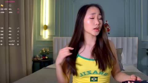 Snapshot of rizeshiro chatting on 12.15.25 Rize online show from 12.15.25