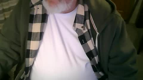 Snapshot of rndmronnie chatting on 11.19.25 Ron Rodan online show from 11.19.25