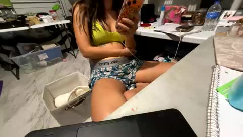 roarmance1 online show from 10.16.25