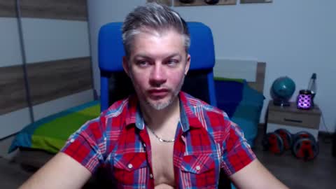 Snapshot of robbyshawz chatting on 10.04.25 robbyshawz online show from 10.04.25