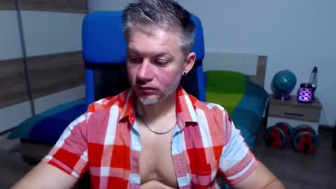 Snapshot of robbyshawz chatting on 10.05.25 robbyshawz online show from 10.05.25