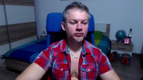 Snapshot of robbyshawz chatting on 10.08.25 robbyshawz online show from 10.08.25