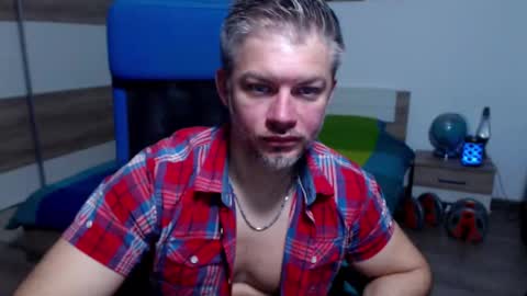 Snapshot of robbyshawz chatting on 10.09.25 robbyshawz online show from 10.09.25