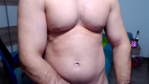 Snapshot of robbyshawz chatting on 10.11.25 robbyshawz online show from 10.11.25