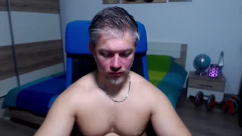 Snapshot of robbyshawz chatting on 10.21.25 robbyshawz online show from 10.21.25