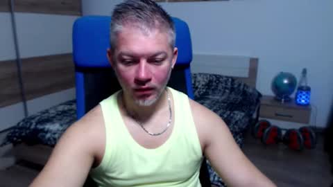 Snapshot of robbyshawz chatting on 10.29.25 robbyshawz online show from 10.29.25