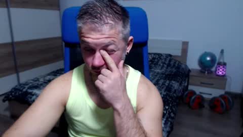 Snapshot of robbyshawz chatting on 10.31.25 robbyshawz online show from 10.31.25