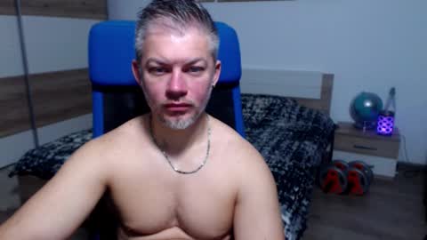 Snapshot of robbyshawz chatting on 11.04.25 robbyshawz online show from 11.04.25