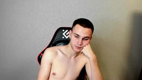 robert10211 online show from 11.12.25