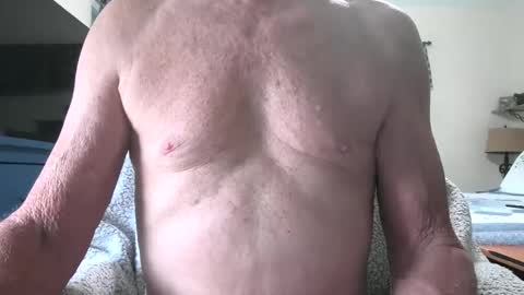 Snapshot of robert45556 chatting on 10.04.25 robert online show from 10.04.25