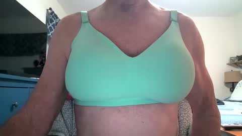 Snapshot of robert45556 chatting on 11.09.25 robert online show from 11.09.25