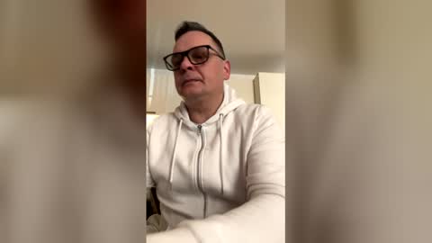 Snapshot of robert_tino chatting on 02.08.26 robert_tino online show from 02.08.26