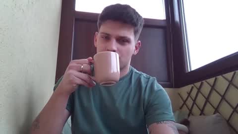 Snapshot of roberto_twink1 chatting on 02.11.26 Roberto online show from 02.11.26