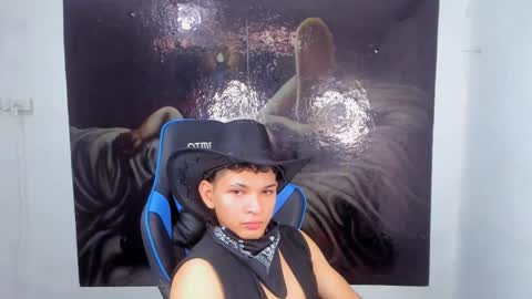 Snapshot of robin_lenox chatting on 12.03.24 Robin online show from 12.03.24