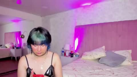 Snapshot of robinbennett chatting on 09.28.25 robin D online show from 09.28.25