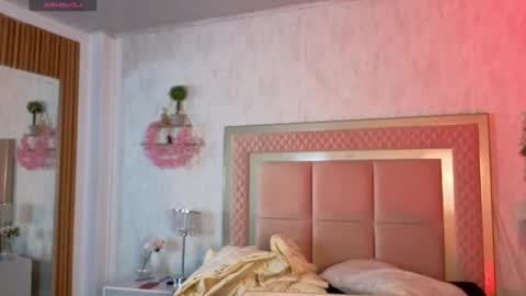 Snapshot of robinbennett chatting on 10.20.25 robin D online show from 10.20.25