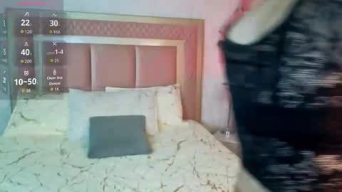 Snapshot of robinbennett chatting on 10.22.25 robin D online show from 10.22.25