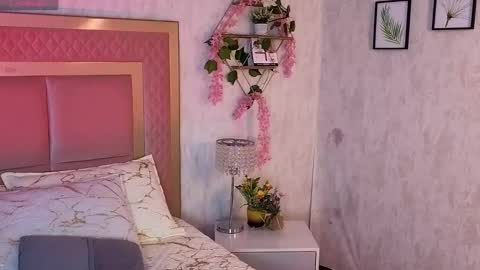 Snapshot of robinbennett chatting on 10.24.25 robin D online show from 10.24.25