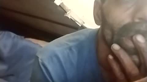 Snapshot of robincom23 chatting on 09.12.25 R online show from 09.12.25