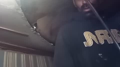 Snapshot of robincom23 chatting on 10.06.25 R online show from 10.06.25