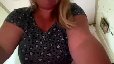Snapshot of robyn_lea chatting on 07.25.26 Robyn Lea online show from 07.25.26
