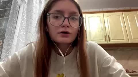 Snapshot of robynsentinella chatting on 11.18.25 robynsentinella online show from 11.18.25