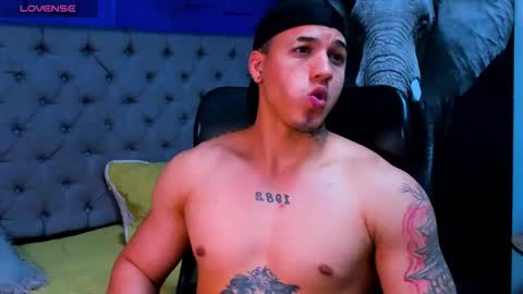 rocco_santos online show from 10.11.25