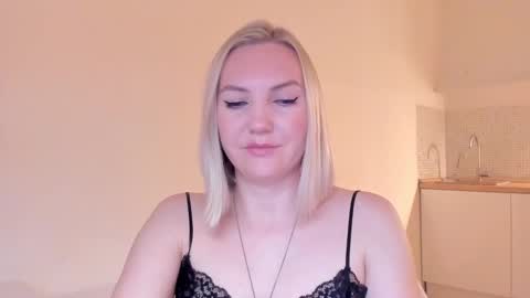 Snapshot of rock__baby chatting on 12.22.24 rock__baby online show from 12.22.24