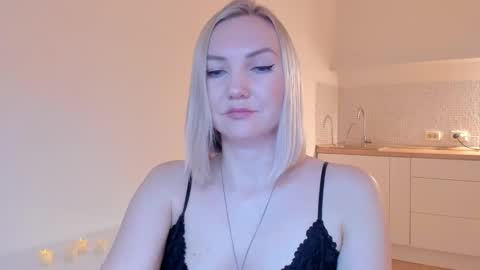 Snapshot of rock__baby chatting on 12.23.24 rock__baby online show from 12.23.24