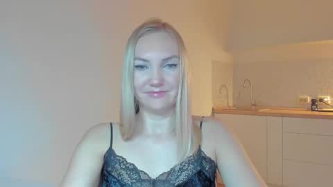 Snapshot of rock__baby chatting on 10.25.25 rock__baby online show from 10.25.25