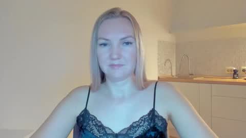 Snapshot of rock__baby chatting on 11.08.25 rock__baby online show from 11.08.25