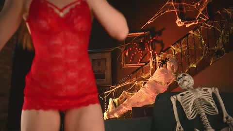 Snapshot of rocknrose chatting on 10.23.25 RocknRose online show from 10.23.25